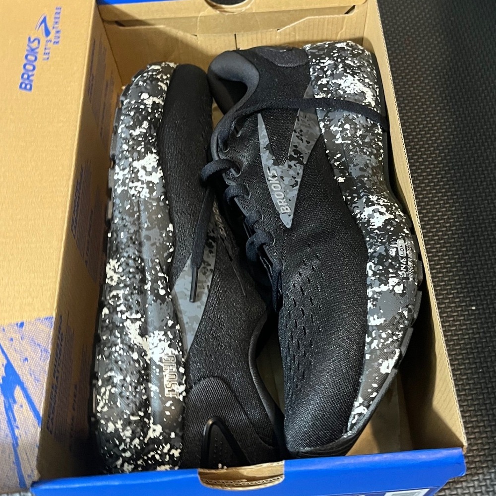 Brooks Ghost 16 Running Shoes Mens 10 Black Iron Lava Speckled Sole 1104181D062